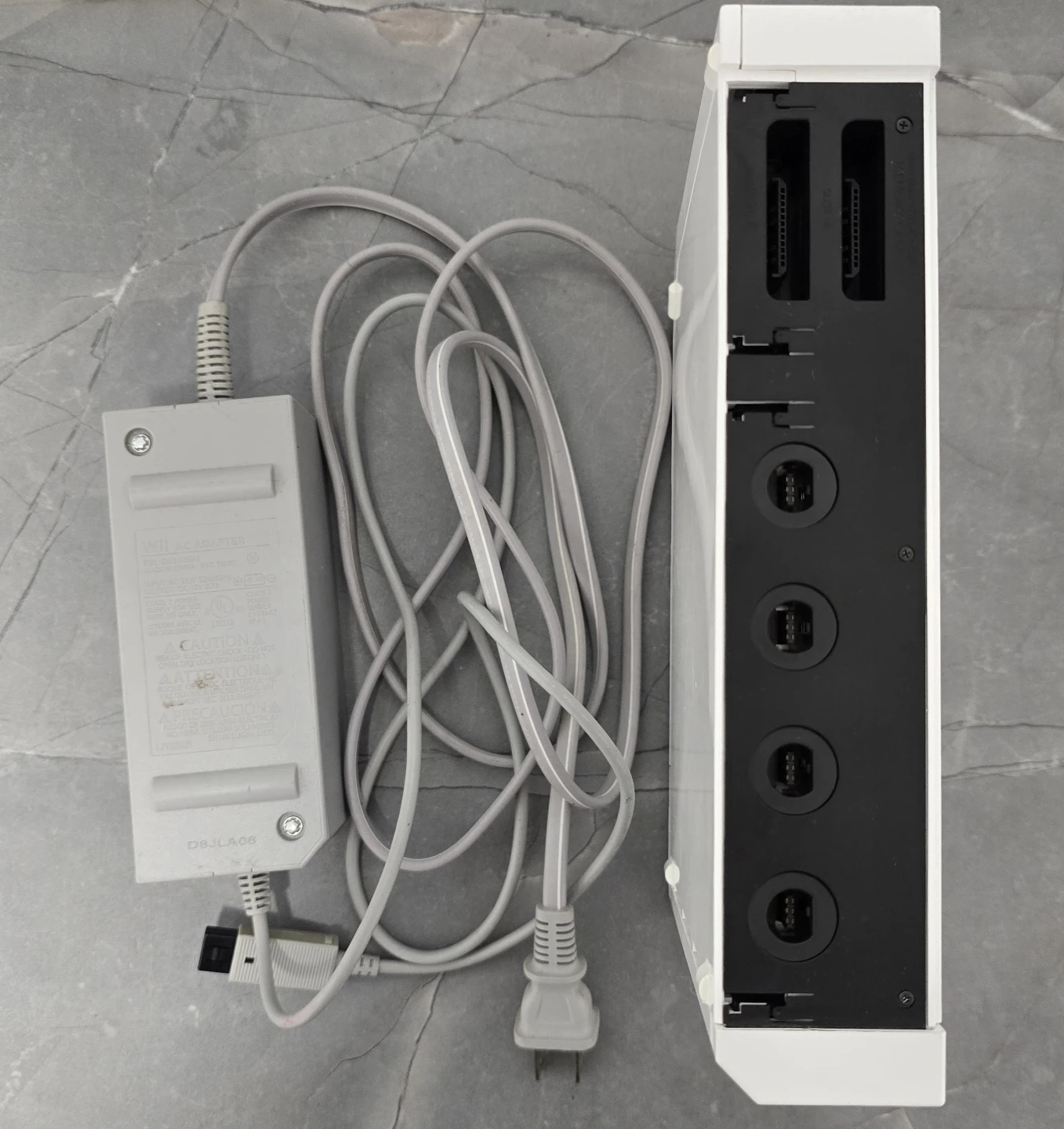 Nintendo Wii - Console and adaptor only! - photo 2