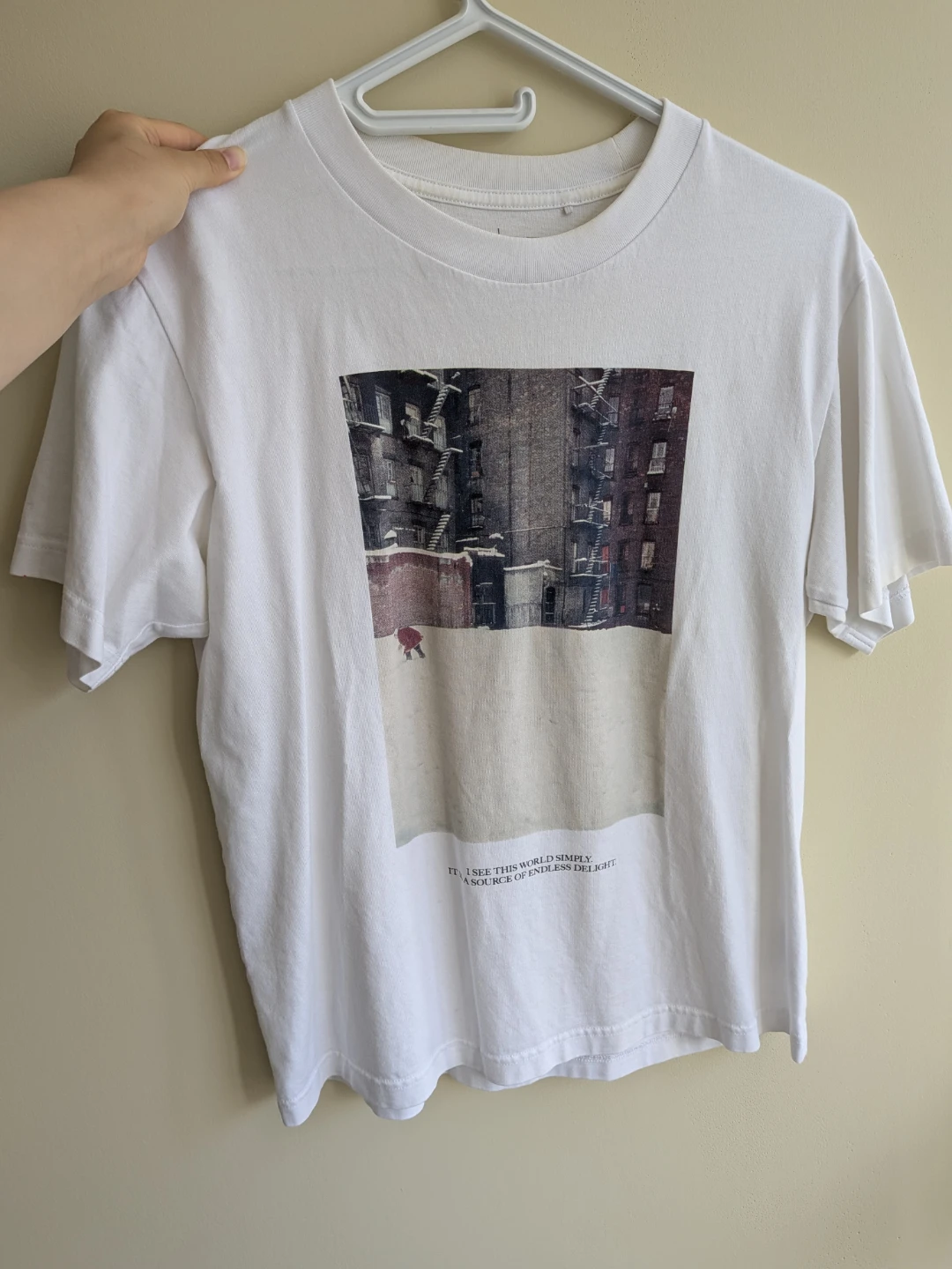 UNIQLO [XS] White Graphic T-Shirt