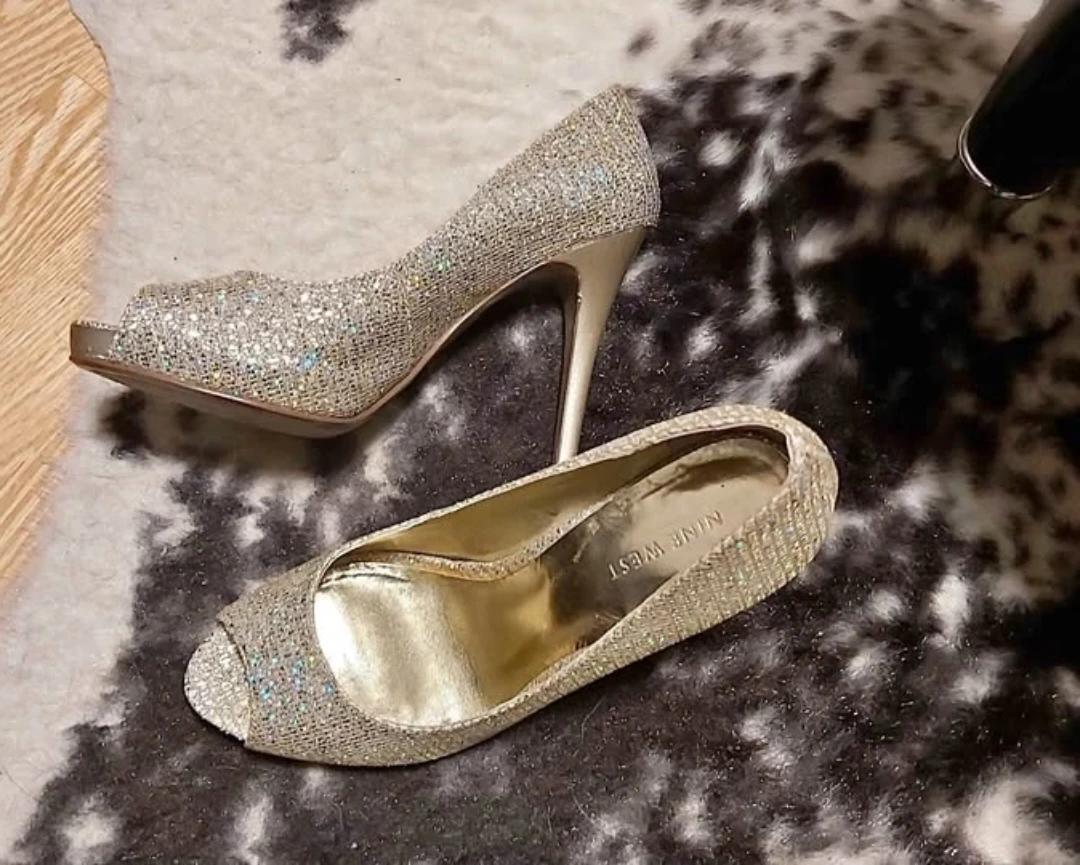 Size 6.5 Nine West Women's gold open toed heels