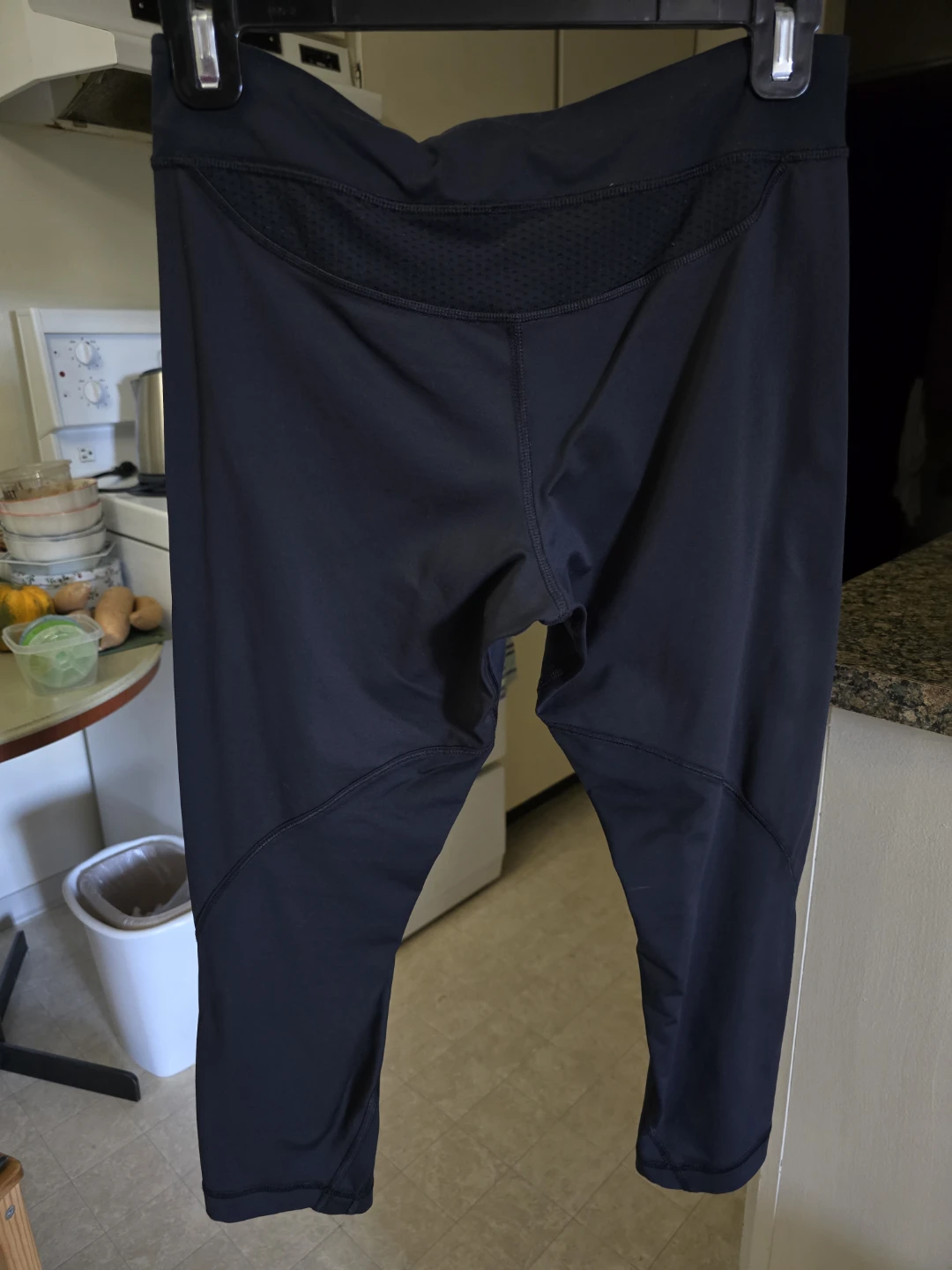 Lululemon athletic Capris size 6