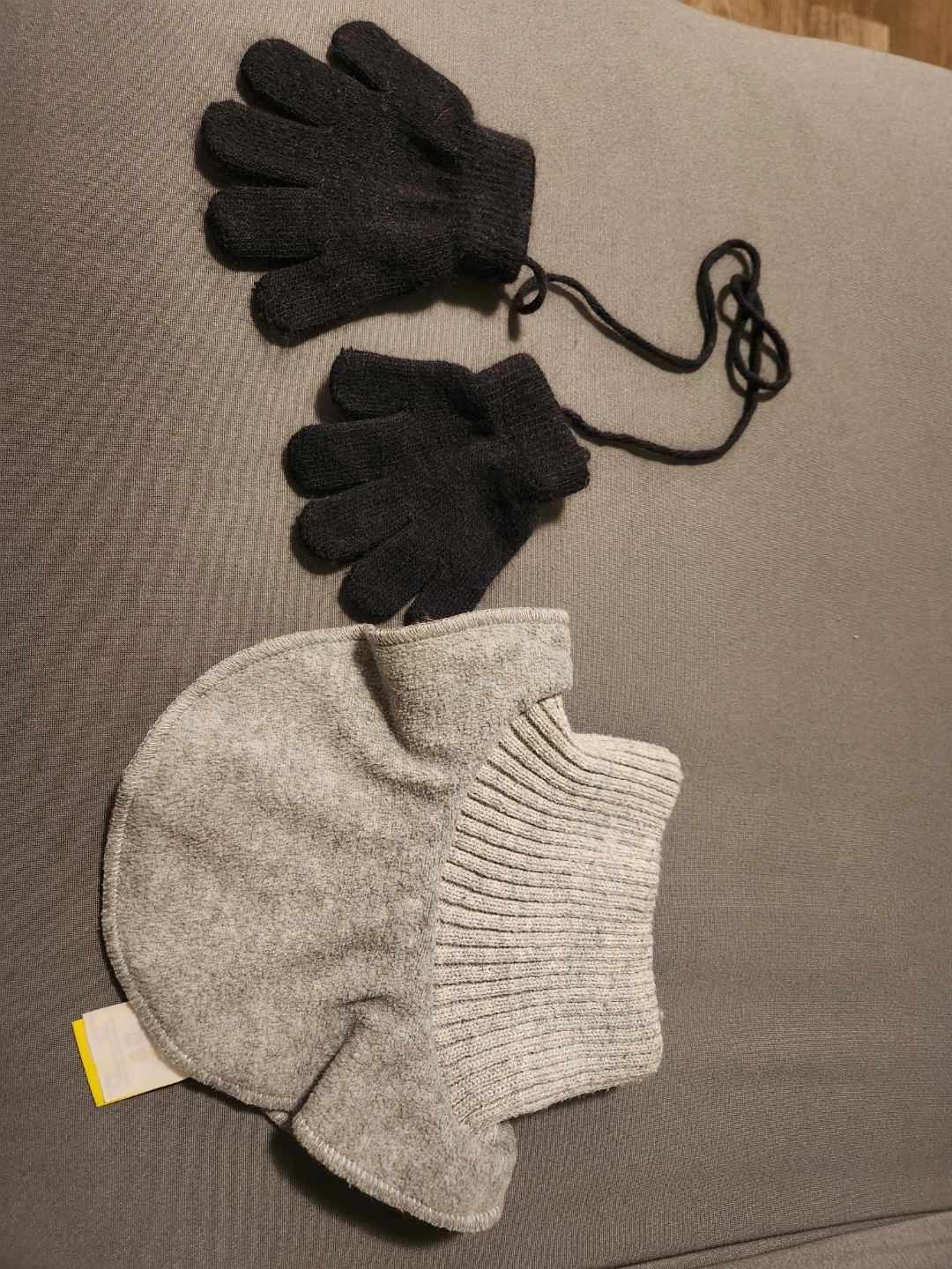 Kids' dickey and Mitten Set