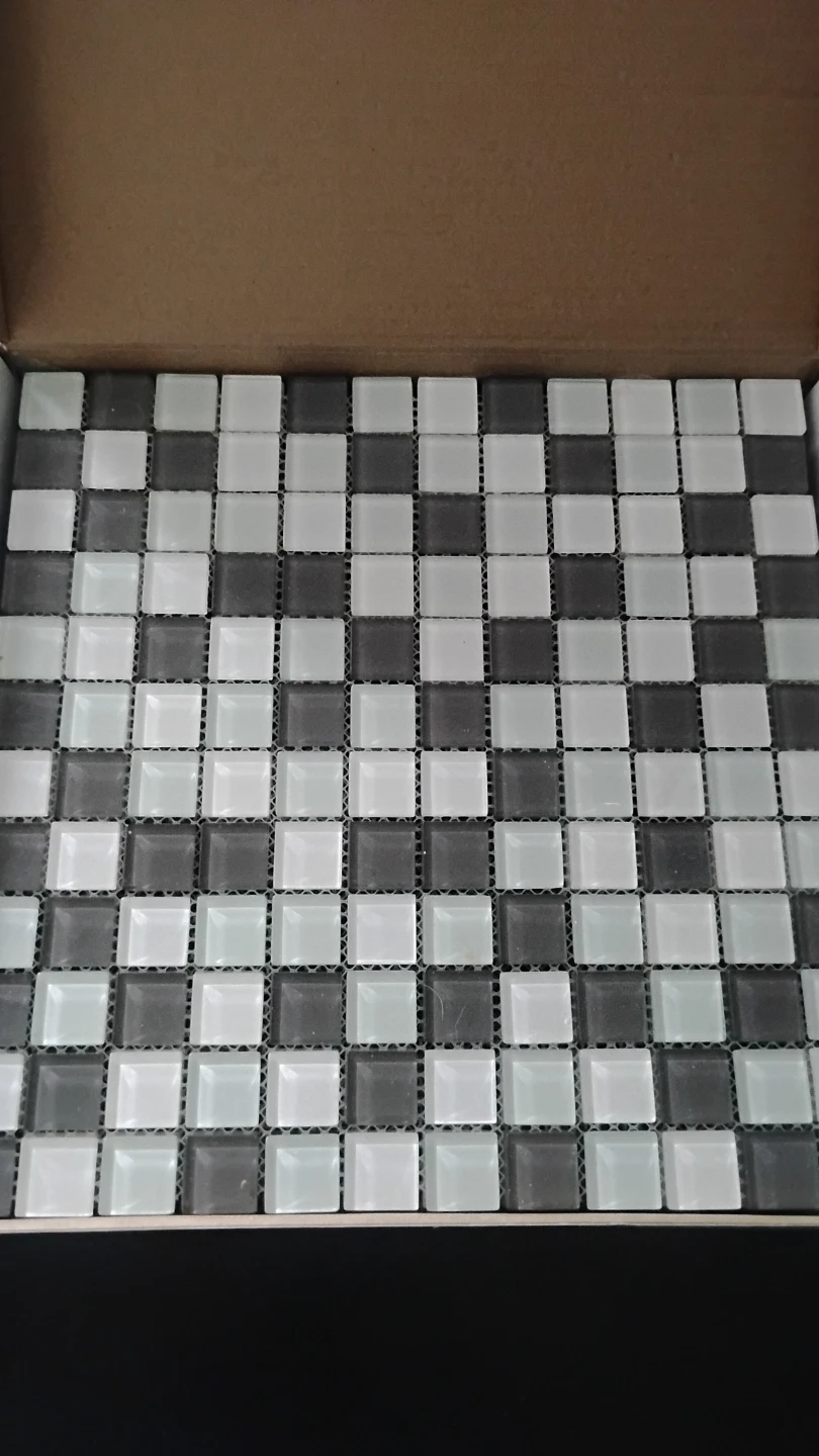 6 boxes Mosaic glass White & Grey Tiles - photo 2
