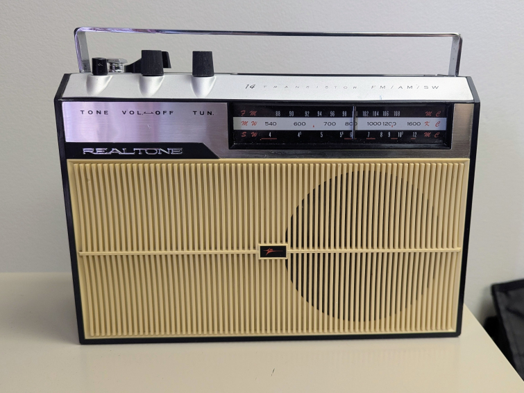Realtone TR-3449 Vintage Transistor Radio *needs repair* - photo 2