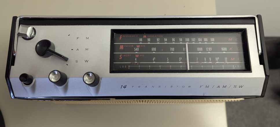 Realtone TR-3449 Vintage Transistor Radio *needs repair* - photo 3