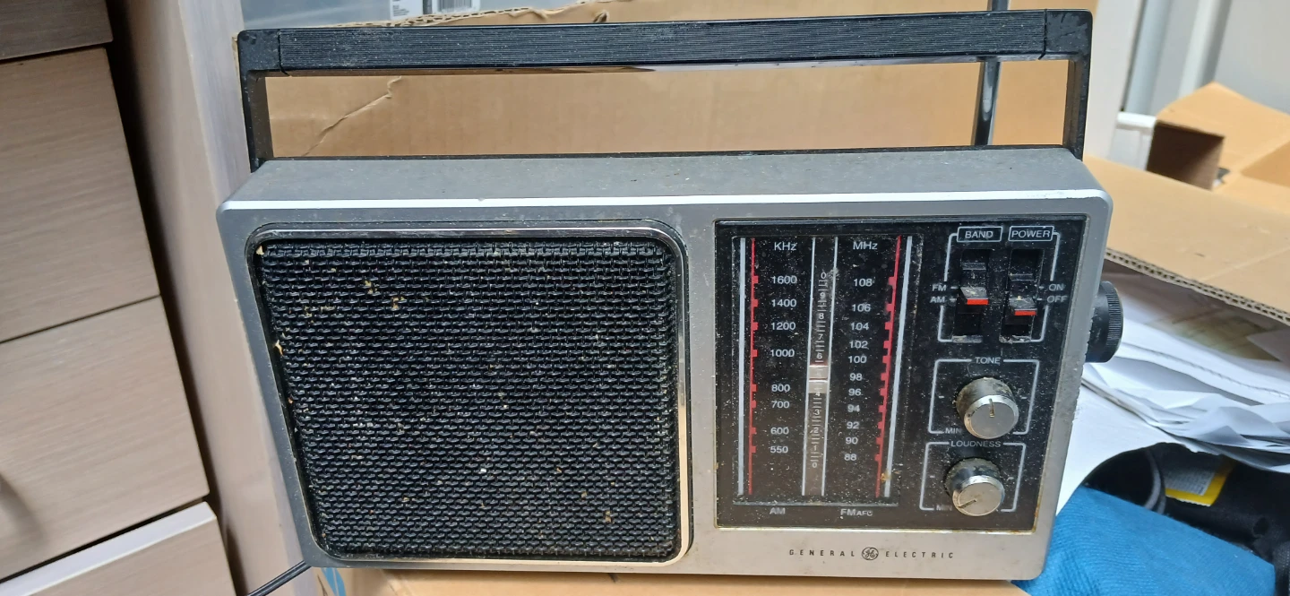 GE Portable AM/FM Radio