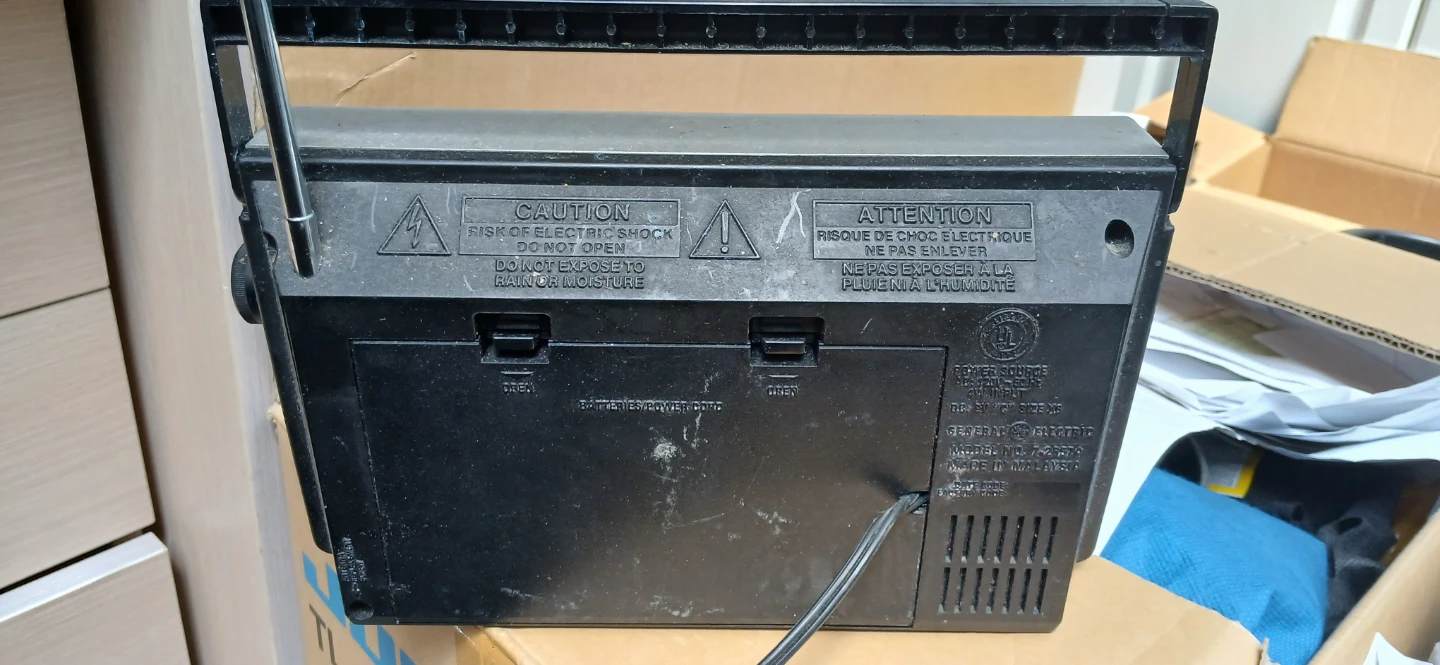 GE Portable AM/FM Radio - photo 2