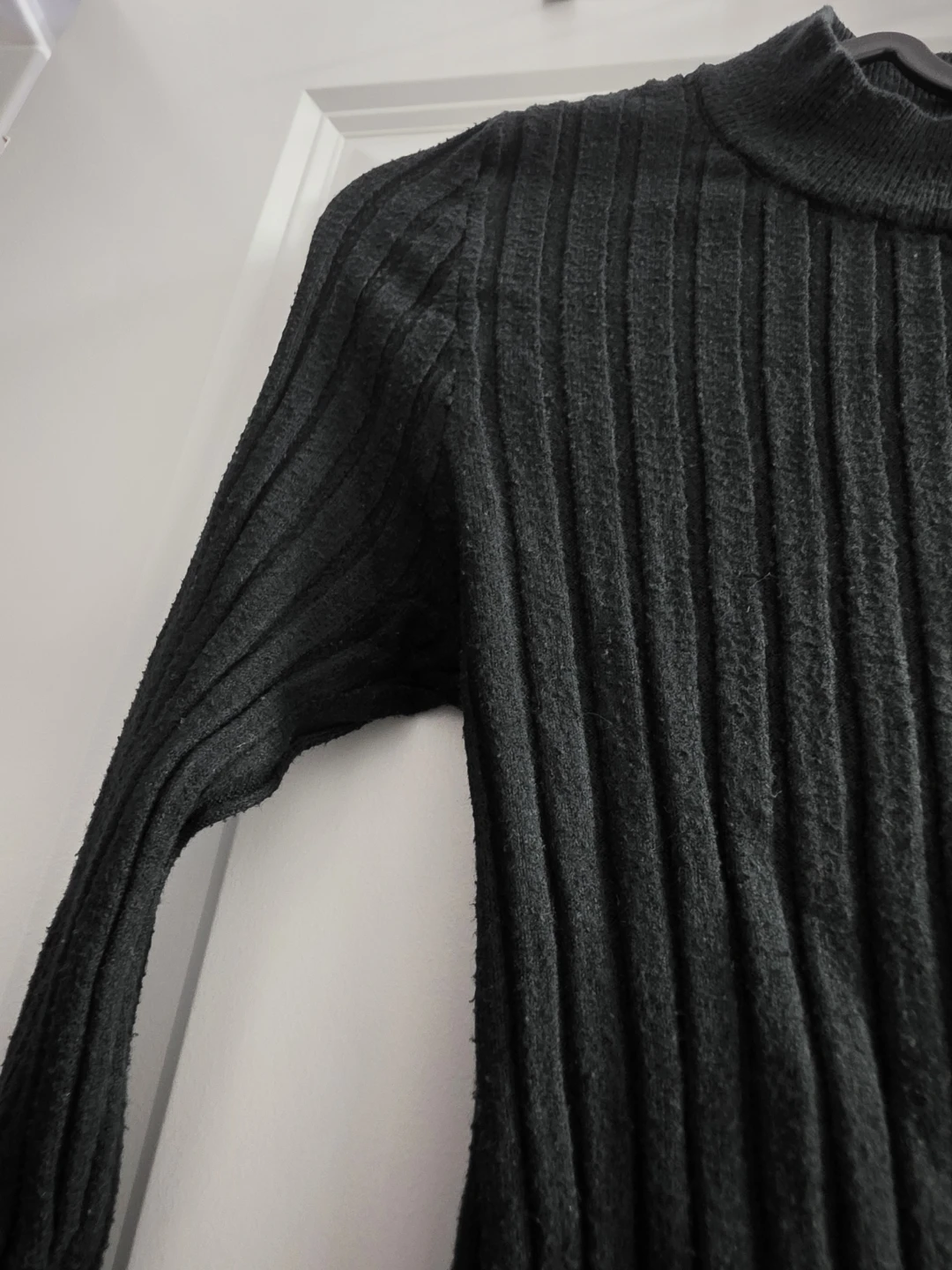 Black Long-Sleeved Turtle Neck - photo 2