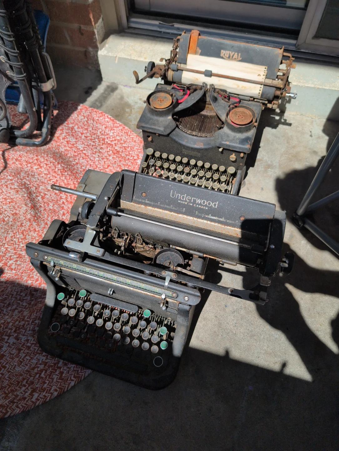 Vintage Royal Typewriter - photo 2