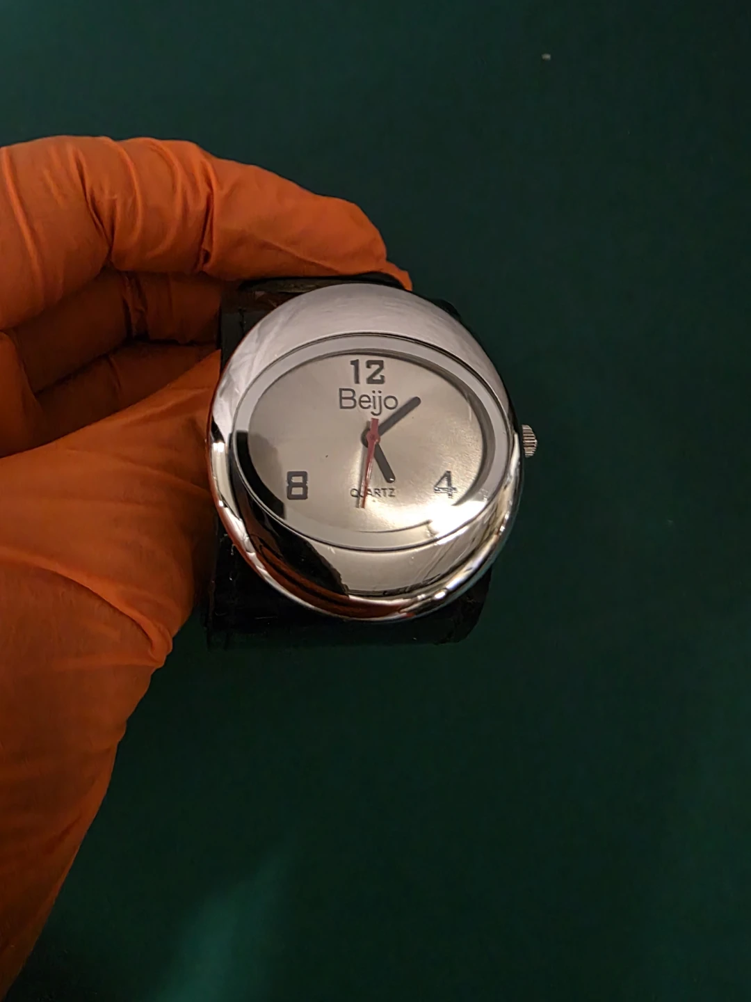 Beijo Quartz Wristwatch Silver Dial Black Leather Strap