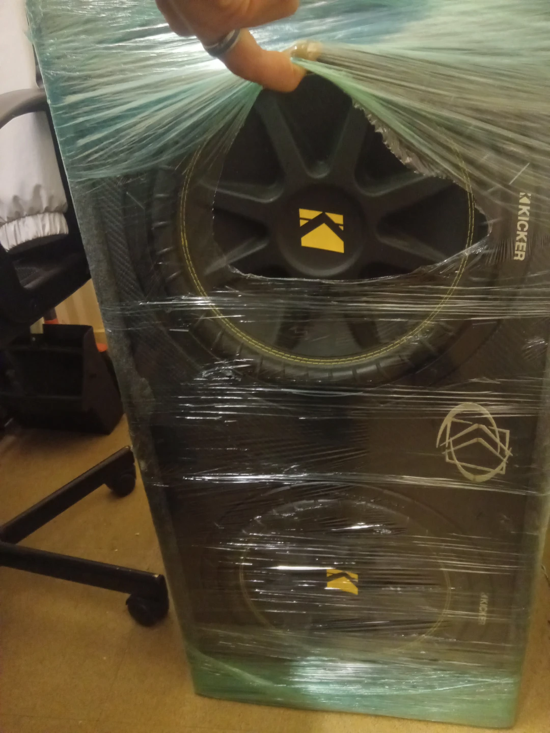 12 " kicker com subs and box