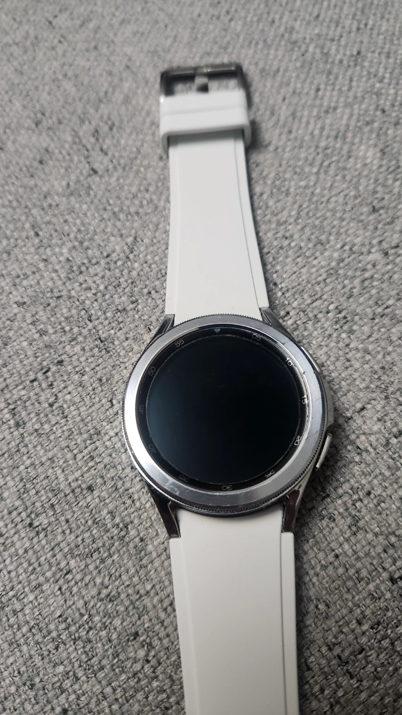 Galaxy Watch4 Classic 42mm * NEEDS NEW BATTERY