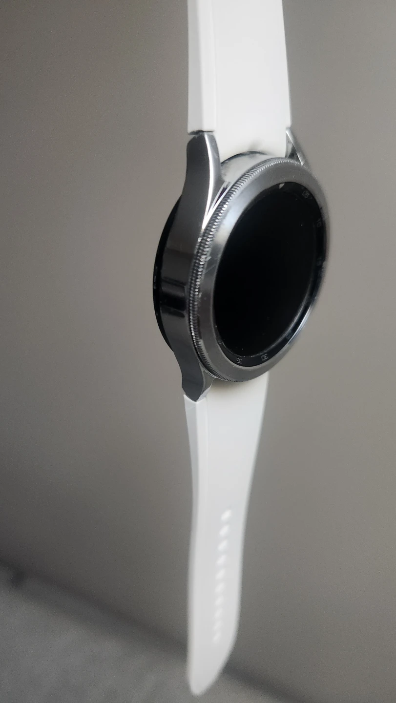 Galaxy Watch4 Classic 42mm * NEEDS NEW BATTERY - photo 4
