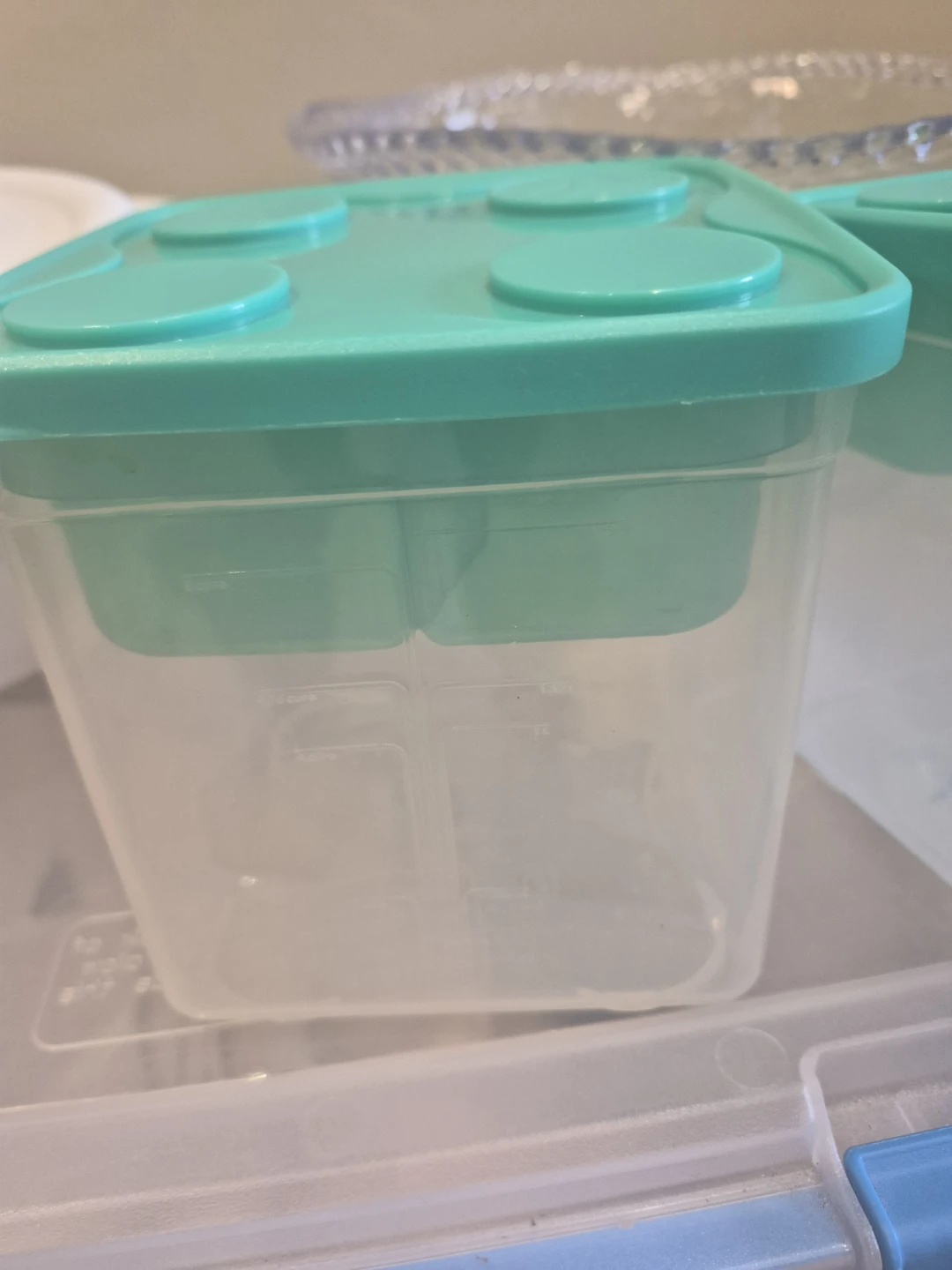 Plastic bowls and containers - photo 2