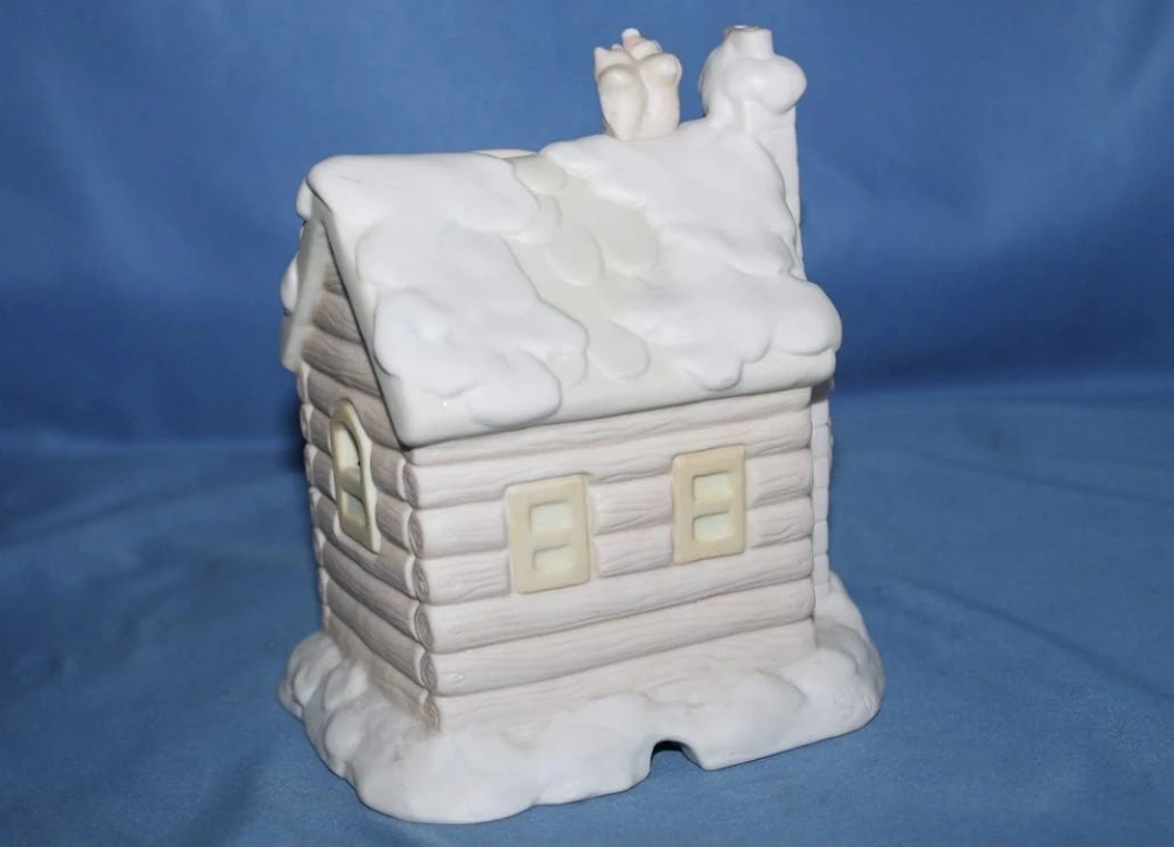 Precious Moments Sugar Town Lighted Warming Hut