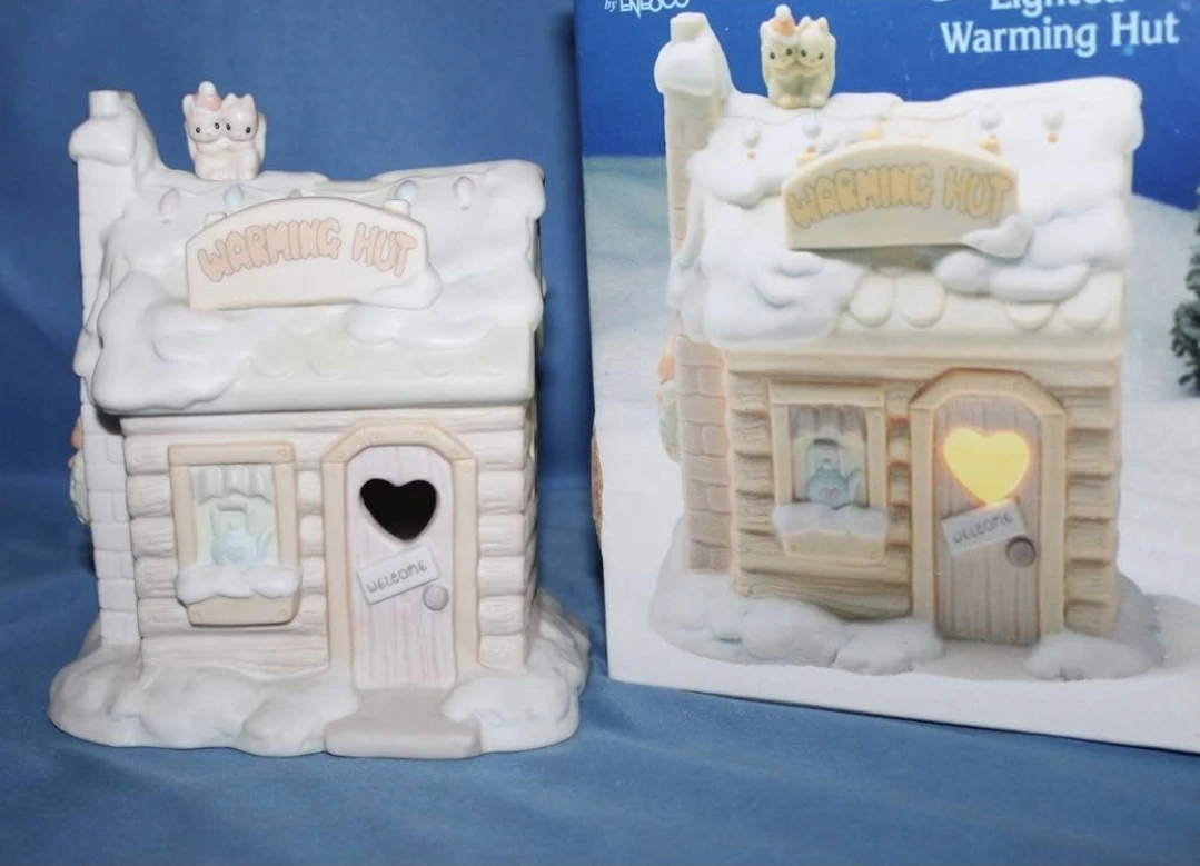 Precious Moments Sugar Town Lighted Warming Hut - photo 3