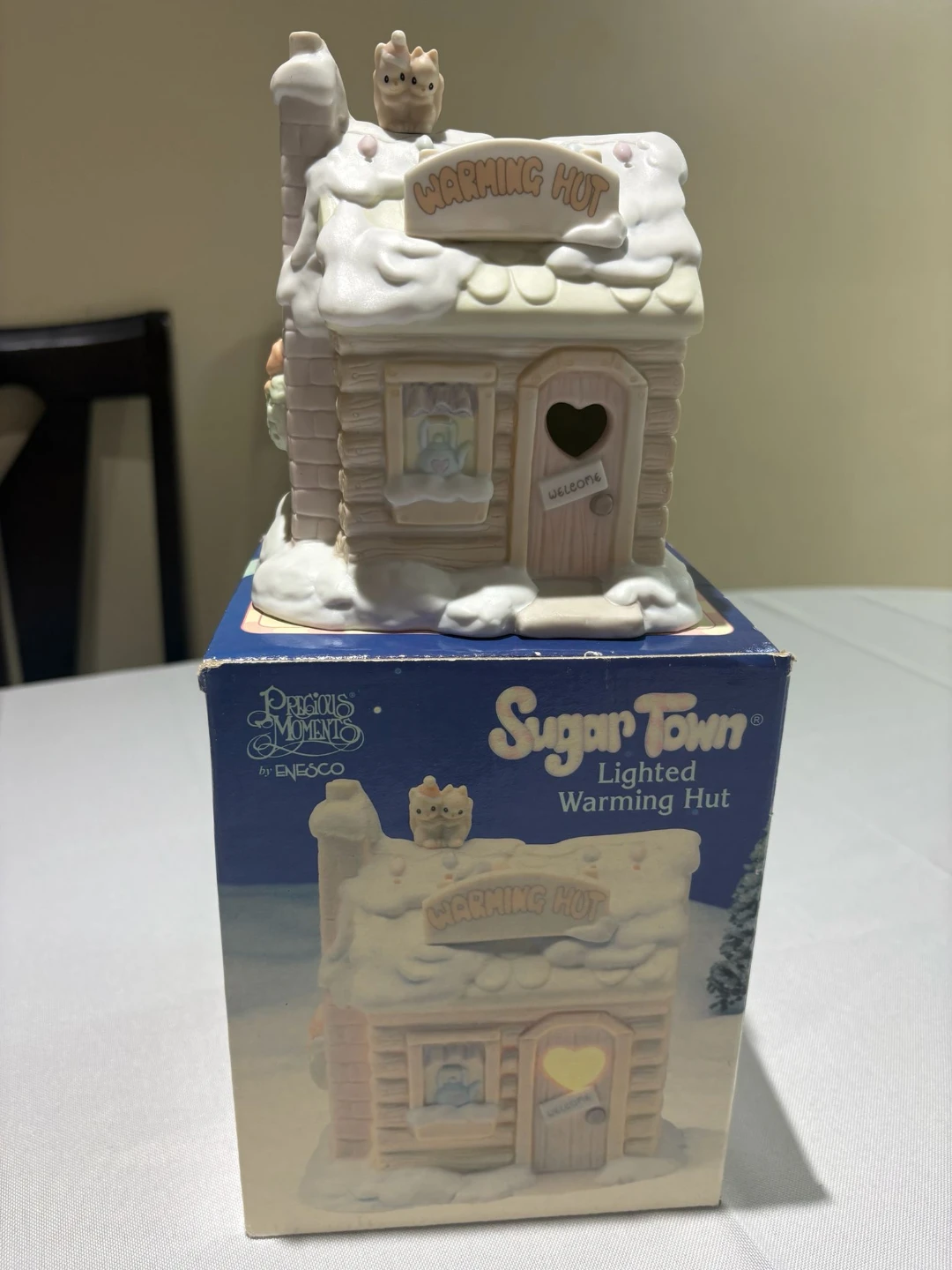 Precious Moments Sugar Town Lighted Warming Hut - photo 5