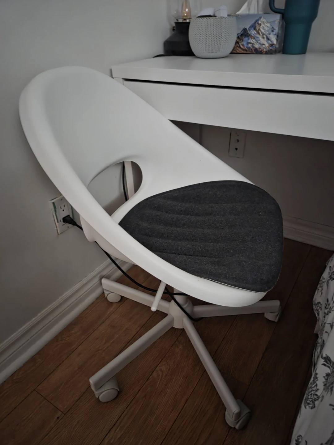 White Desk & Office Chair Set from IKEA - photo 2