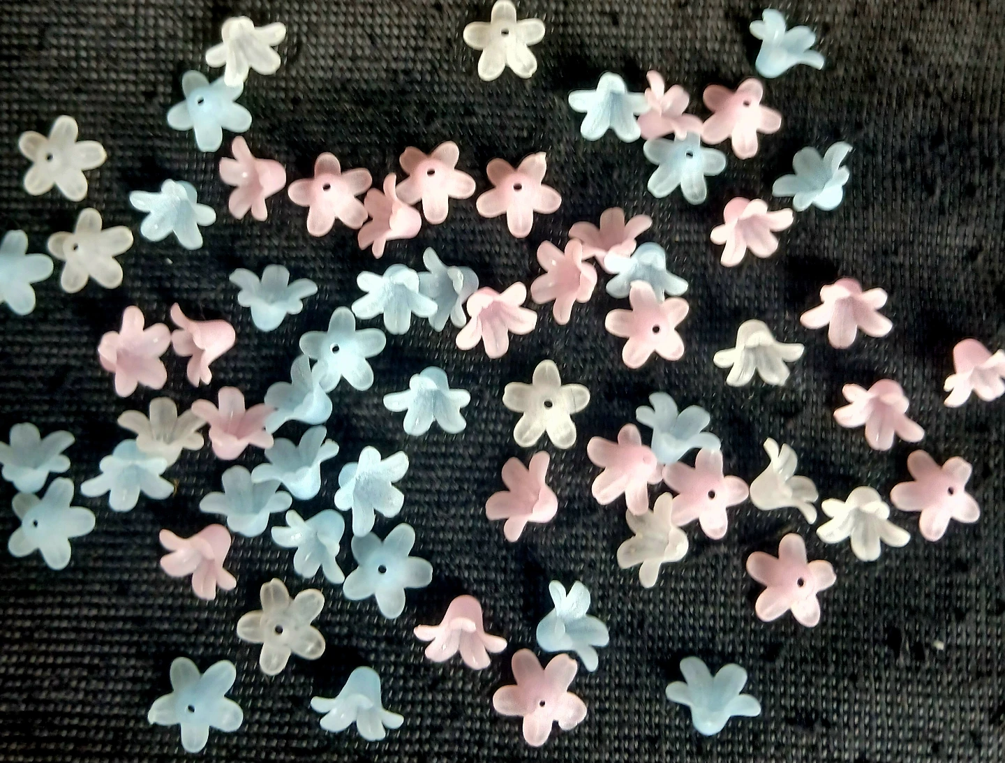 Lot of 30 frosted Flower Beads for Crafting - photo 3