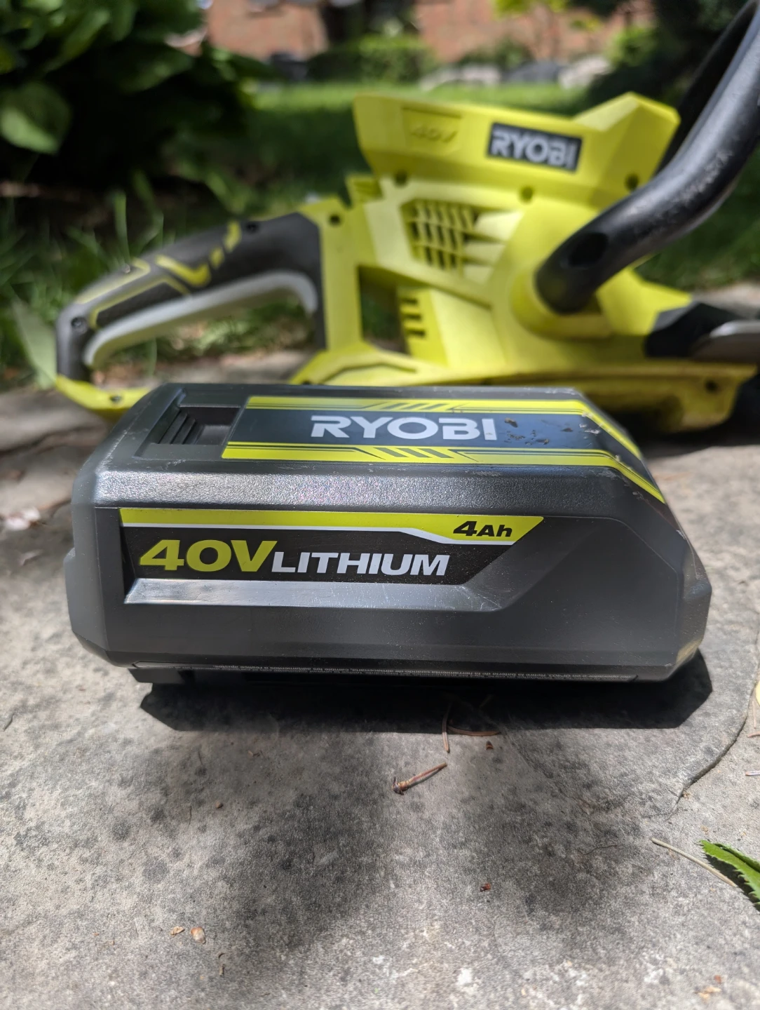 Ryobi 40V Hedge Trimmer with 4Ah Battery and Charger - photo 3