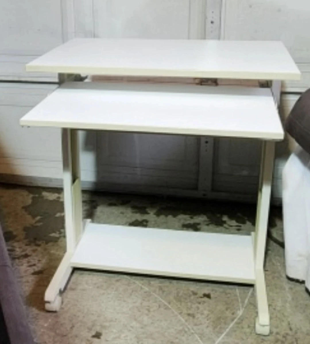Compact and Sturdy White Study desk or Office desk - photo 2