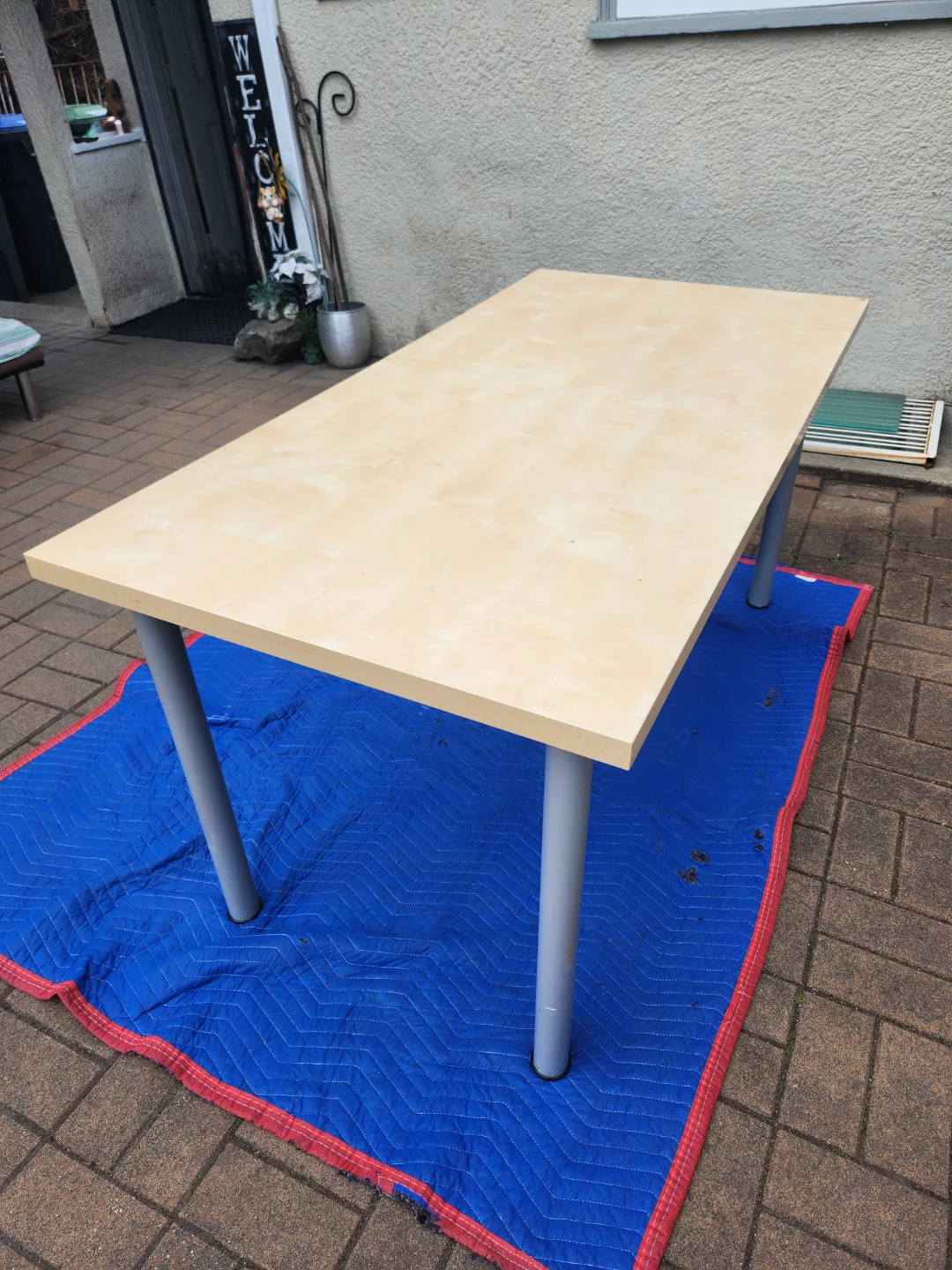 IKEA VIKA AMON Table