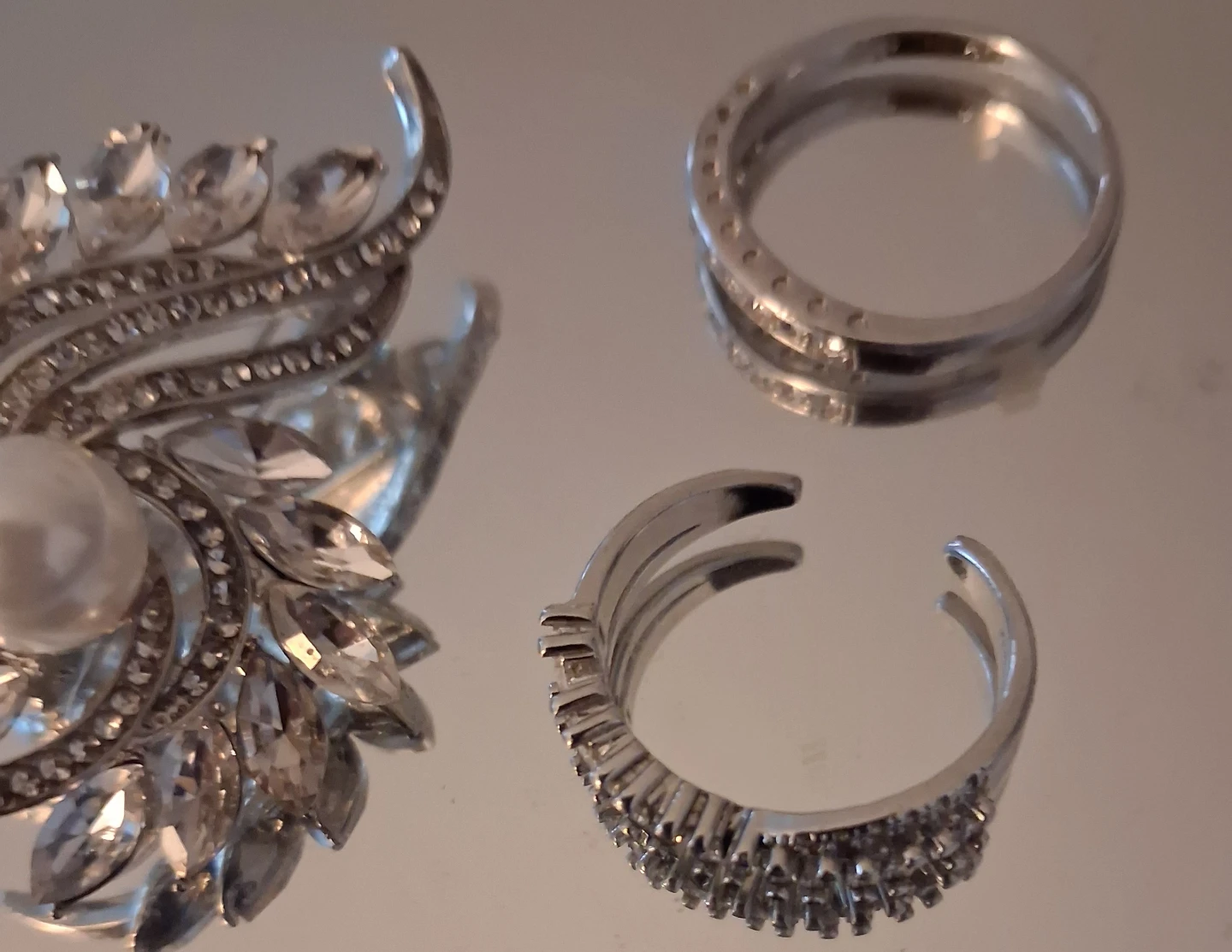 Rhinestone Pearl Brooch and Rings Set - photo 2