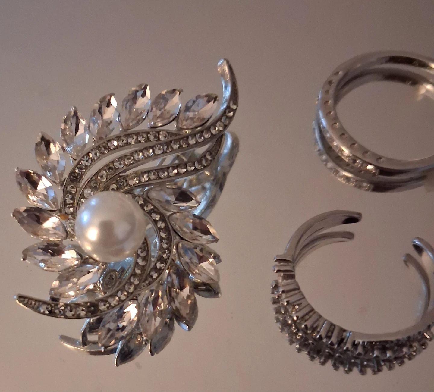Rhinestone Pearl Brooch and Rings Set - photo 3