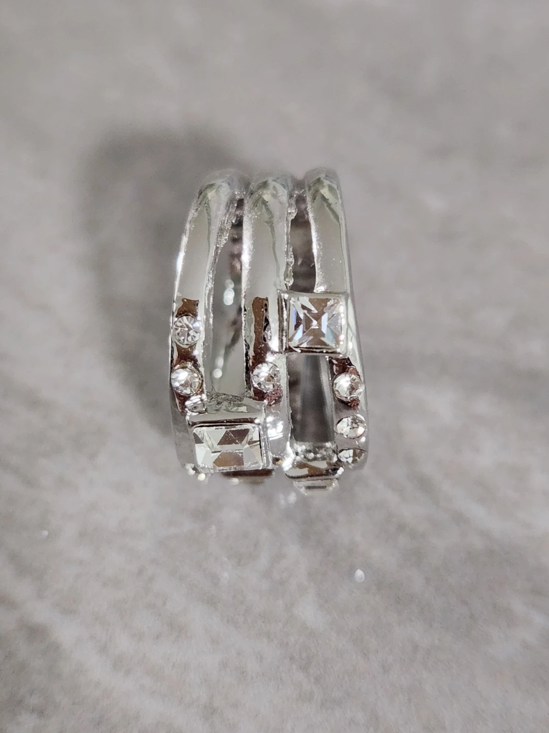 Rondel ring with clear stones
