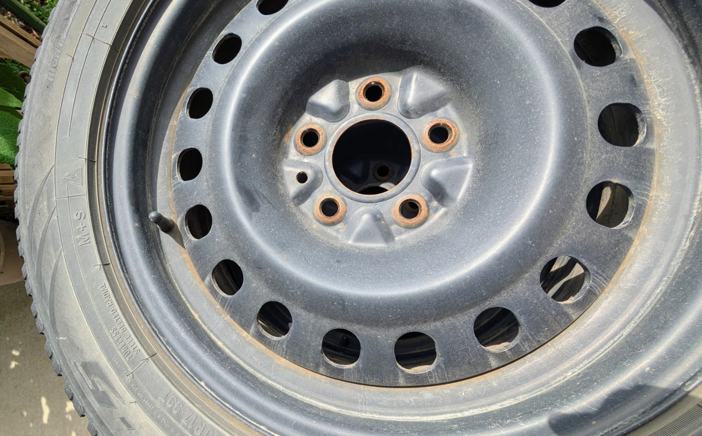 Set of 4 Toyo Observe G3-Ice Winter Tires with Rims