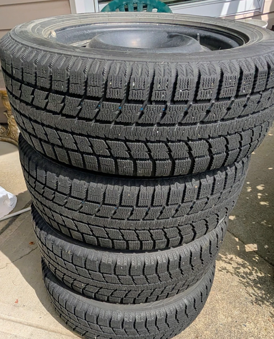 Set of 4 Toyo Observe G3-Ice Winter Tires with Rims - photo 3