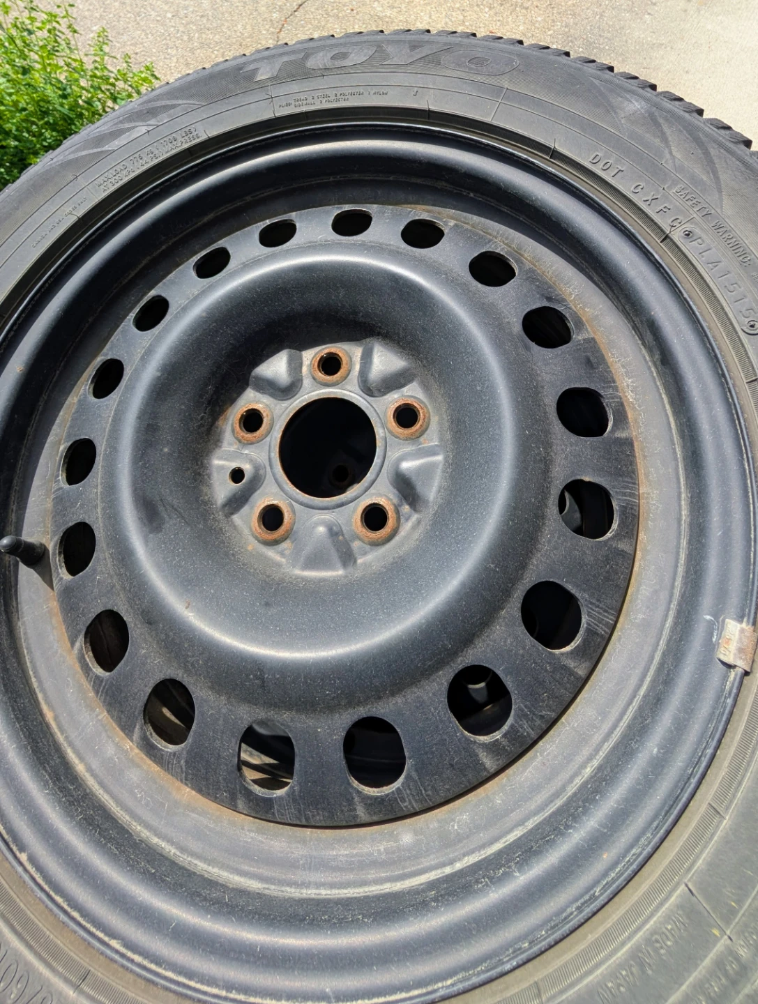 Set of 4 Toyo Observe G3-Ice Winter Tires with Rims - photo 4