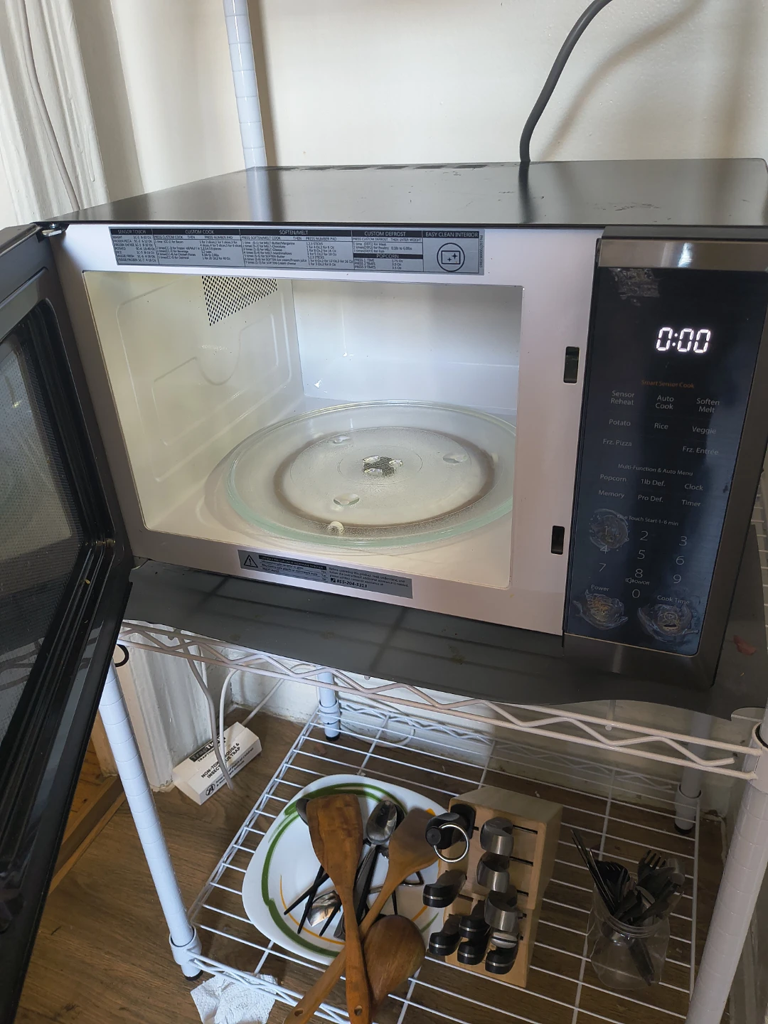 Toshiba Stainless Steel Microwave - photo 2