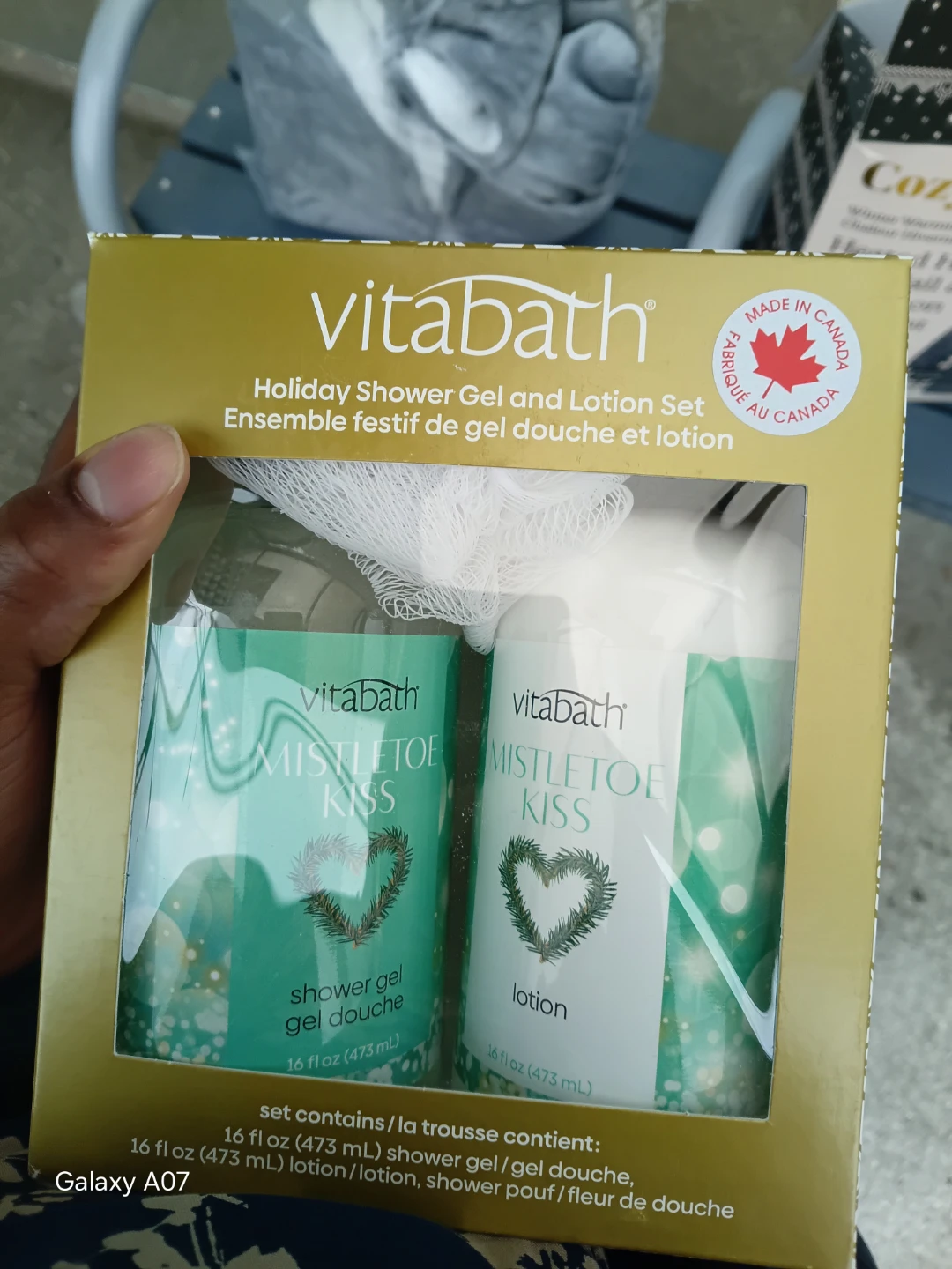 Vitabath Mistletoe Kiss Holiday Shower Gel and Lotion Set