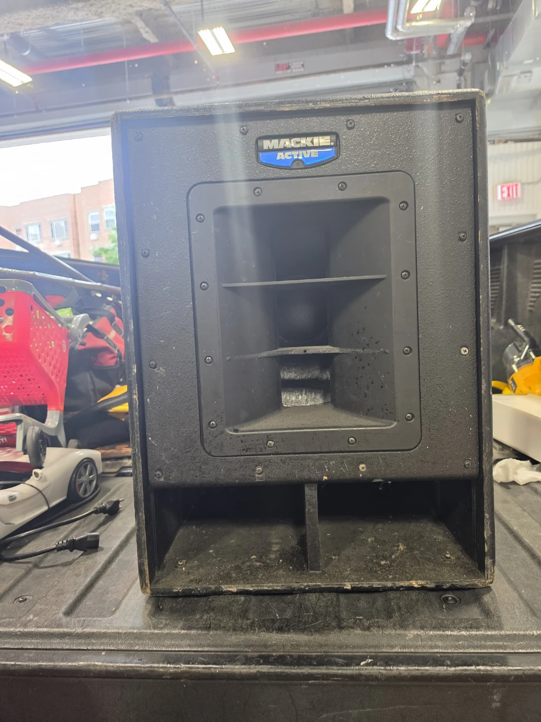 Mackie subwoofer