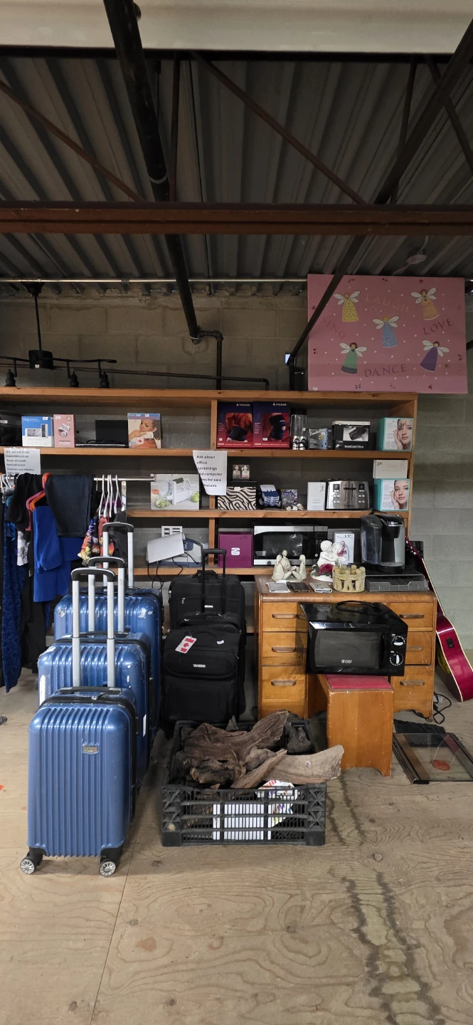 Many items warehouse sale - photo 4