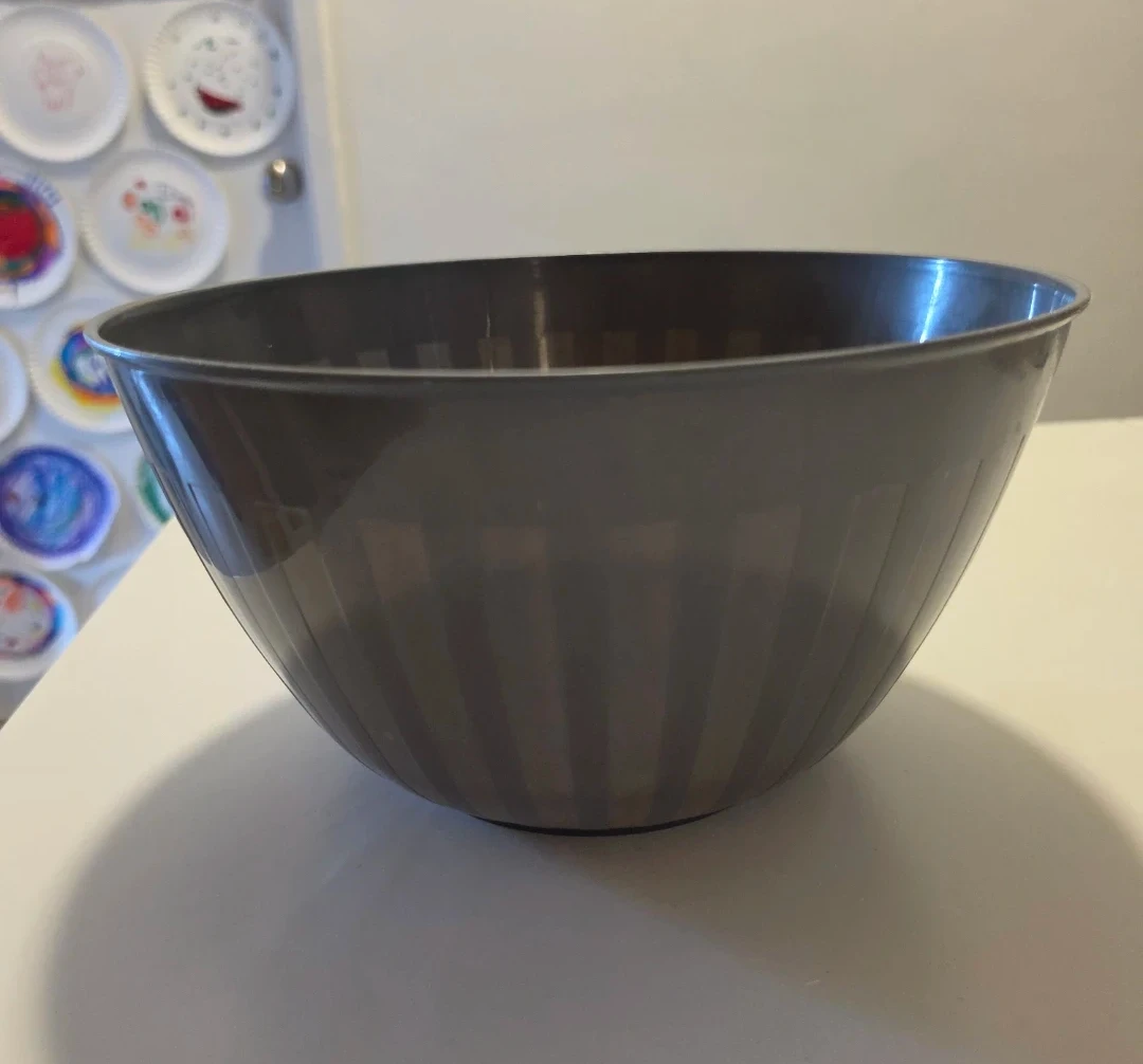 Plastic mixing bowl