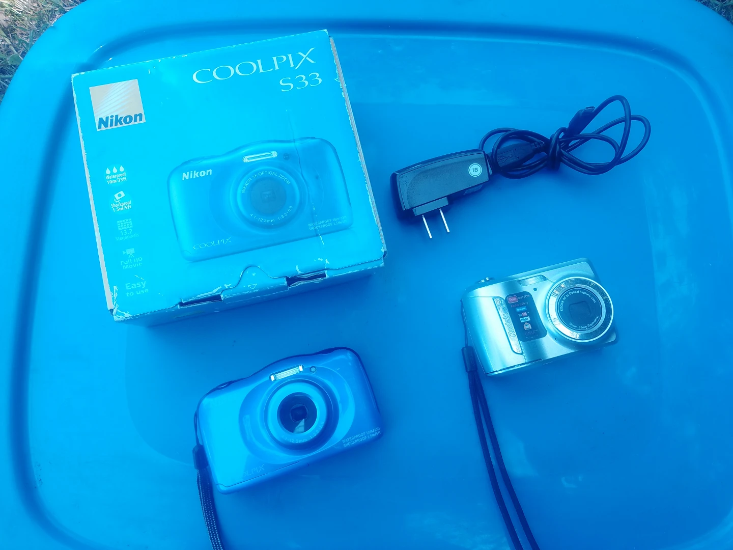 Nikon Coolpix S33 and Kodak easy share C143 package deal - photo 3