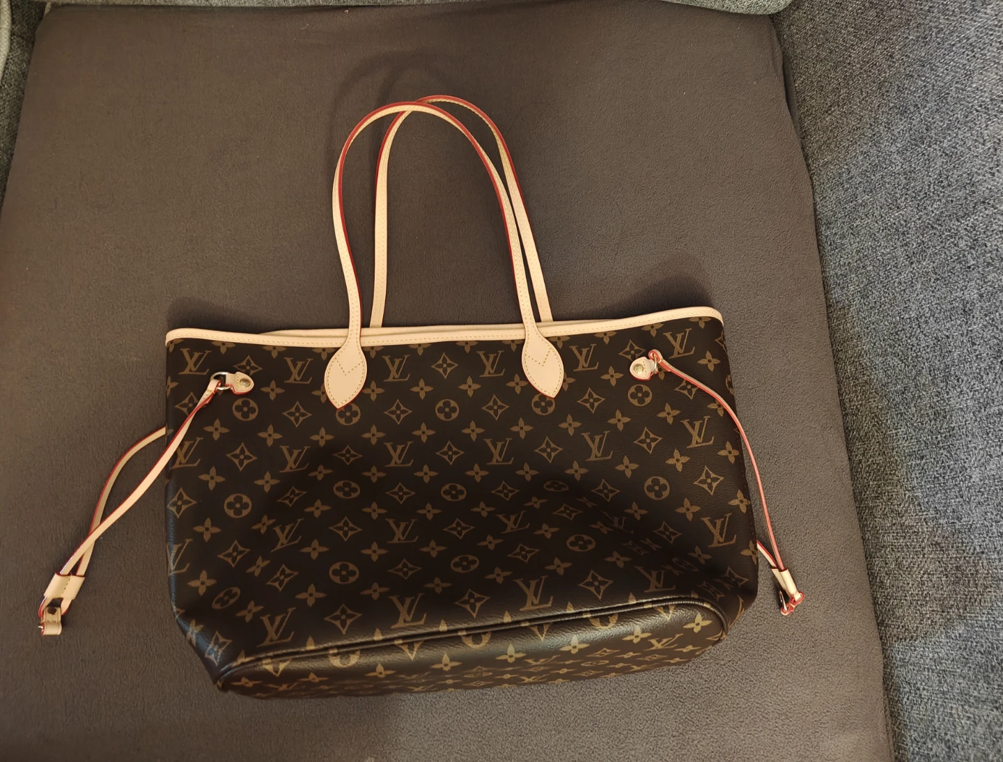 Louis Vuitton Neverfull MM Tote Bag - photo 3