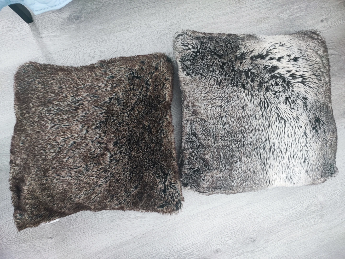 Aspen Faux Fur Throw Pillow (Brown)