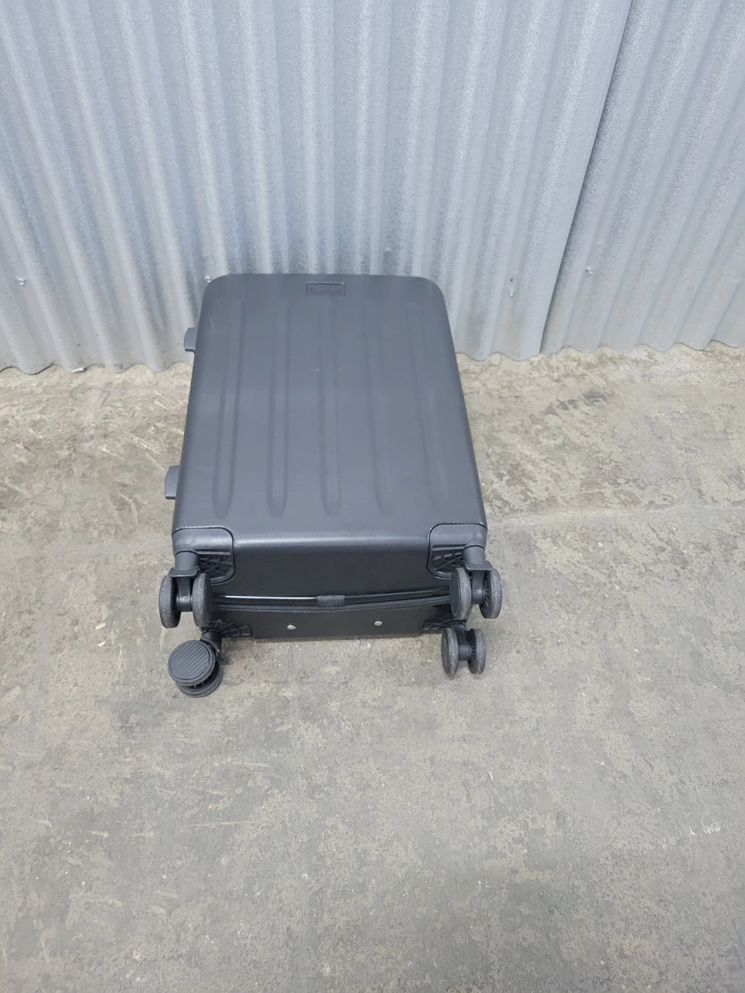 Black Carry-On Suitcase with 4 wheels - photo 3
