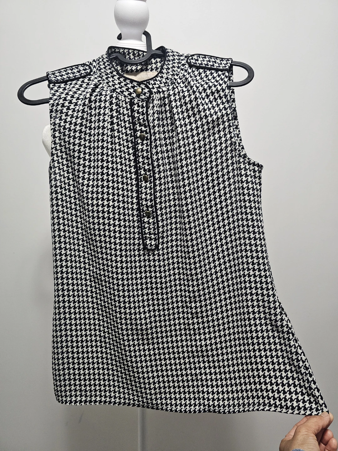 Banana Republic Houndstooth Sleeveless Top Small