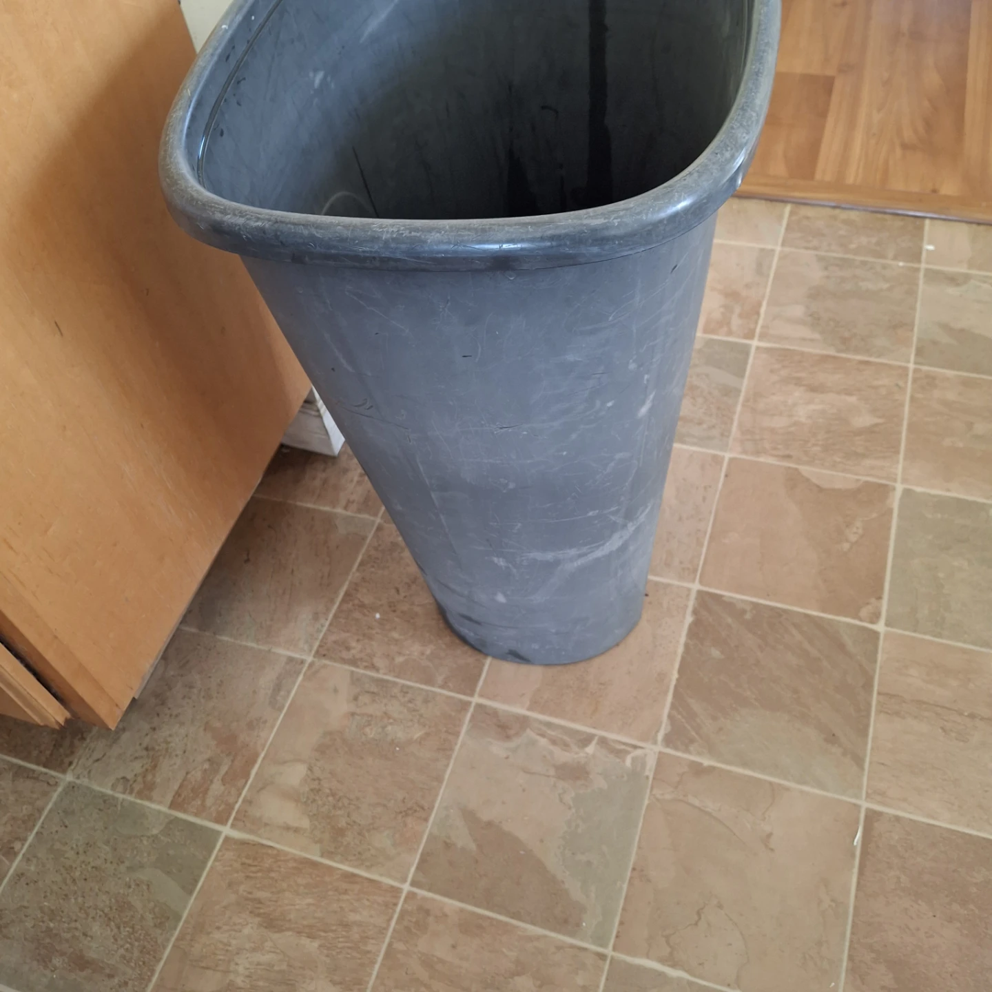 Grey Plastic Trash Can *some scratches* - photo 2