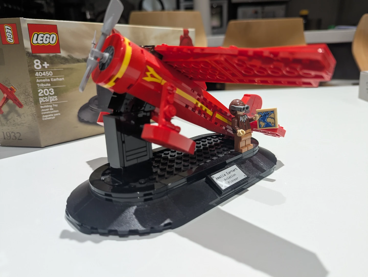 LEGO Amelia Earhart Tribute - photo 2