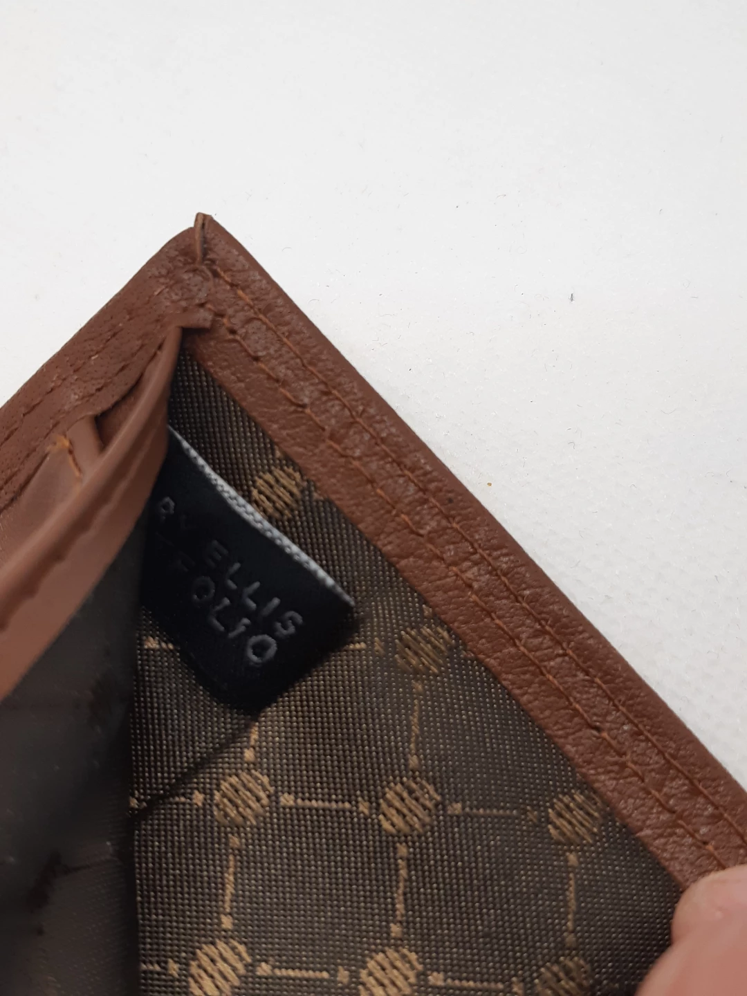 brown leather Perry Ellis bi-fold wallet - photo 4