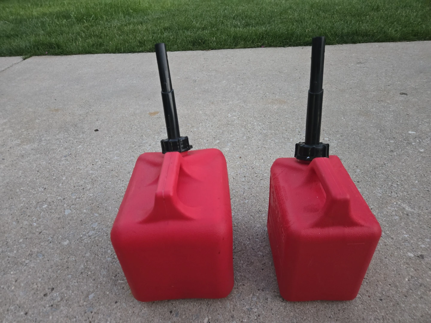 Midwest Can 1 Gallon and 2 Gallon Gasoline Cans - photo 4