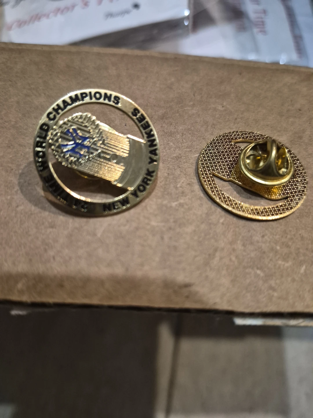 New York Yankees 24 Time World Champion Collector's Pin - photo 4