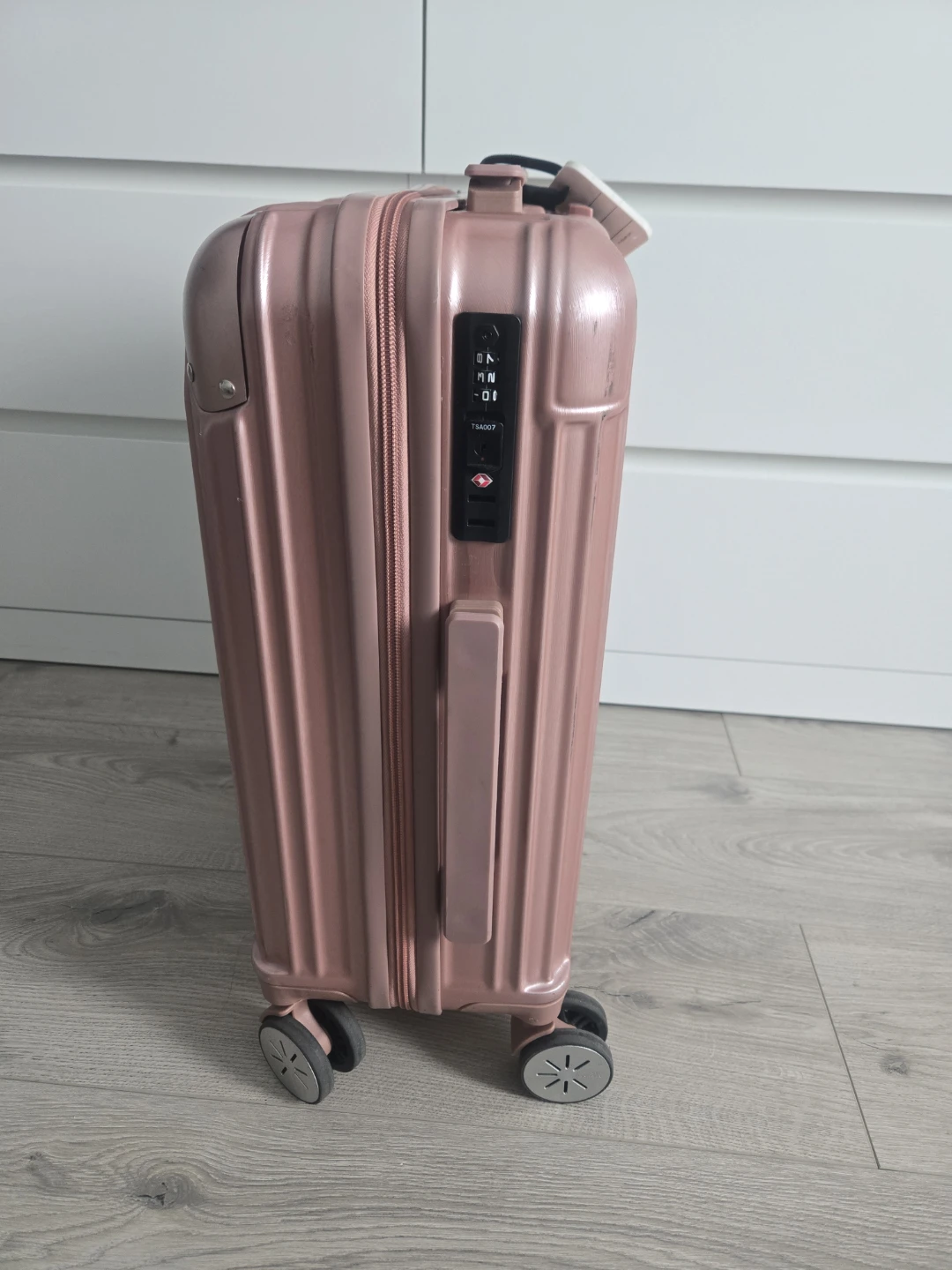 Rose Gold Hard-Shell Carry-On Suitcase 20 inch - photo 2
