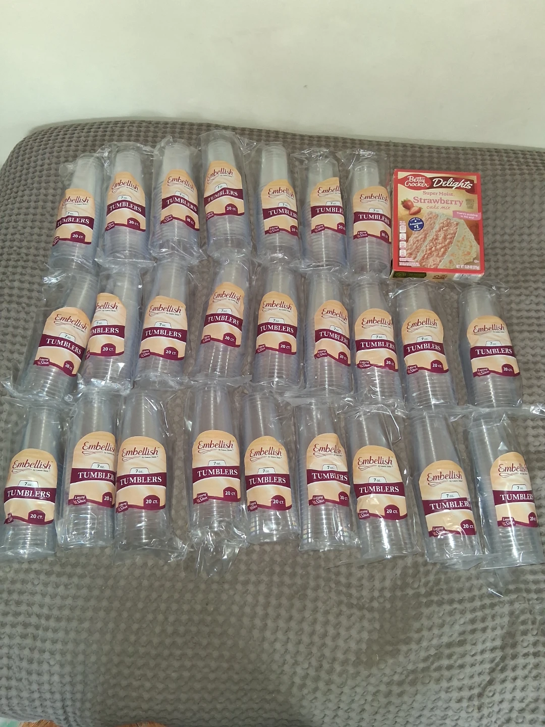 500 7 Oz glass style plastic tumblers and strawberry cake mix