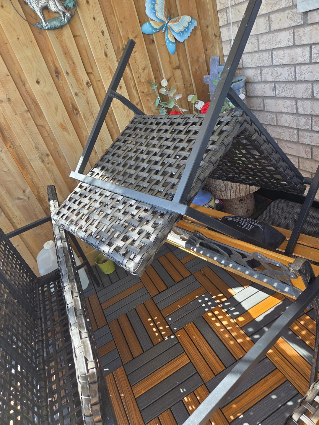 Wicker Outdoor Chair with Red Cushions - photo 3
