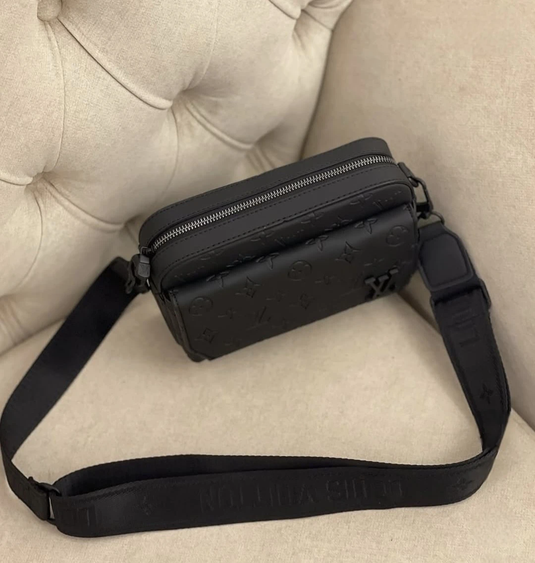 Louis Vuitton Black Monogram Crossbody Bag - photo 2